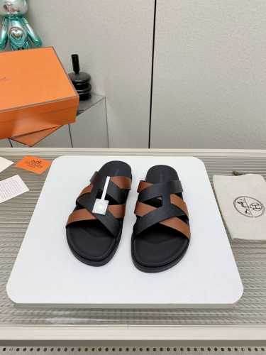 女款 男款 顶级版本 H家 2025秋冬新款 Herme*S最近火到不行的情侣款二舅鞋- 凉鞋,搭配各种彩色袜子，潮爆了 鞋面：进口小牛皮 内里：进口水染牛里