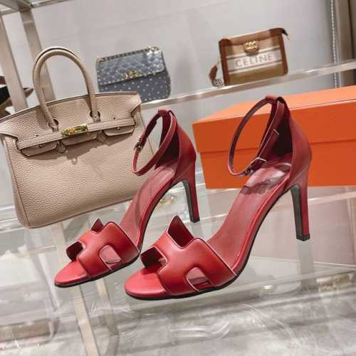 Hermès 爱马仕高跟气质凉鞋 耗时半年时间开发，终于完美复刻出货爱马仕的高跟鞋是我见过最简约最耐看最有气质的！！！任何风格都能hold住，跟高：7cm 9c