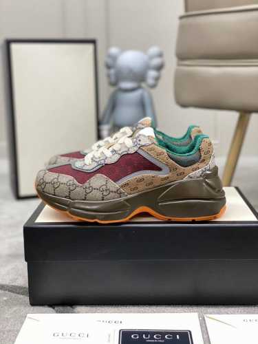 橙子出厂价 跑量主推款 Gucci 古驰 经典休闲男女运动鞋 增高厚底老爹鞋 情侣款这款鞋子不用我多介绍相信大家都认识了吧.可以说是最受欢迎的老爹鞋了.不仅百搭