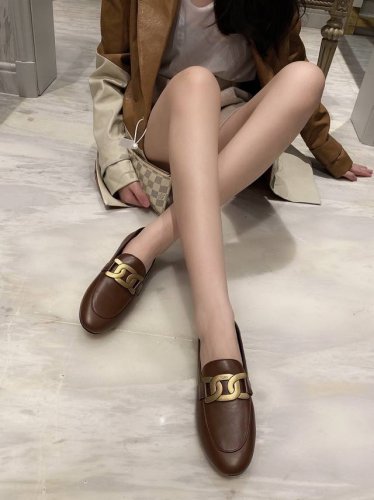 皮底 橡胶底 2024早春四季爆款 刘诗诗同款乐福鞋平底鞋 Tod'S 托德 斯tods 专柜新品经典字母扣英伦风乐福单鞋莫卡辛鞋，款式简洁大气，舒适春秋乐福鞋