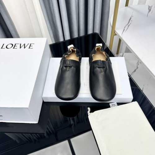 罗意威Loewe 火爆新款 配合整体原版楦型，时尚而个性好穿 颜色超赞 面料：进口牛皮 内里：水染牛皮 垫脚：水染牛皮 大底：原版开模PU大底 包装：原版全套包