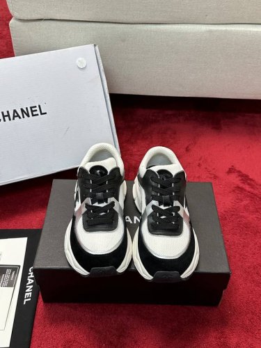 Chanel香奈儿老爹鞋，男女情侣款 2025专柜顶级休闲款运动鞋这款经典设计；鞋面多种工艺电绣的风格；大底却时尚运动；不平凡的拥入了多种配色元素 多元化混搭非