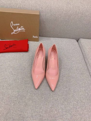 出厂价Christian Loubouti* 经典红底高跟鞋 流畅的曲线勾勒曼妙风情 尽显性感风姿 万年经典款鞋面牛漆皮 内里垫脚羊皮 原版进口ar1顶级真皮大