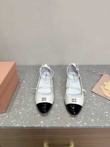 Miu Miu 缪缪 25ss春夏 粗跟 玛丽珍 单鞋上脚果然更惊艳~个性设计非常百搭，而且高度也太适合我了，穿着不累脚 绝对入手不亏的一双！面料：原版进口牛皮