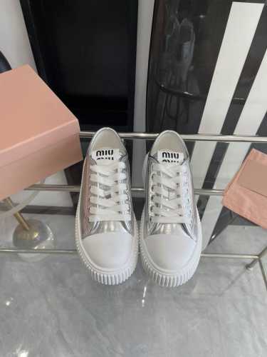 Miu Miu 缪缪24Ss 春夏新款 厚底做旧小白鞋 简约造型，超轻发泡鞋底，脚感妥妥满分 好看又百搭 码数：35-40 40定做