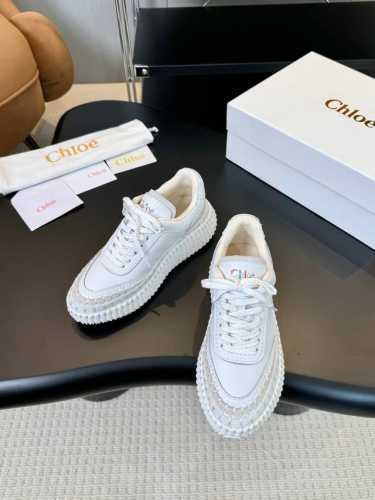 克洛伊 Chloe 寇依专柜同步上市新款凉鞋，春夏款广升 风靡整个时尚圈以来，多色多款！ 面料使用进口牛皮，，质地清爽透气不焖脚 时尚简约范儿 女神都爱 美翻啦
