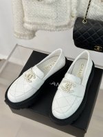 厂价 Chane*｜小香24P新品链条大双c厚底乐福鞋 满满的复古风 秀气的鞋型 看着就很讨喜 经典环绕穿皮链条大双c扣设计 鞋型特别大气时髦 上脚很显气质 鞋