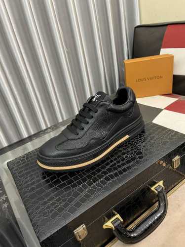 出厂价： Lv 路易威登。最新潮鞋休闲鞋实体店爆款。新品春夏季舒适进口定制原版牛皮，独特提花面料元素设计。搭配羊皮内里，Lv原版底，高端包装高品质细节决定品质、