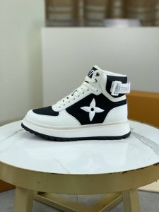 工厂价 顶级版本 Louis Vuitton 专柜高帮系列 原单 新款lv路易威登 顶级版本 Lv经典高帮潮鞋！选用进口原版小牛皮 水染牛皮内里.原版耐磨轻便高