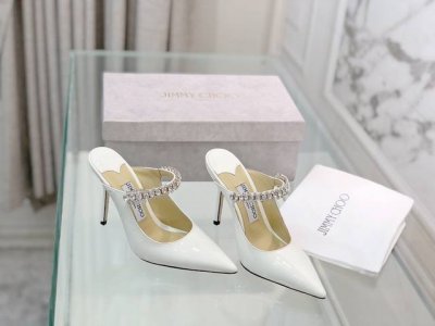 Jimmy Choo 吉米周 新款羊猄珍珠链条系列 面料：羊猄 内里：进口意制小羊皮 超级柔软细腻 大底：进口意大利原色牛皮底 码数：35～39 34、40、4