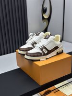 工厂直销 顶级版本 LV-路易威登-经典走秀新款空胶工艺 原版1：1开发复刻！！上脚非常舒适 奢侈用料，做工精细，中底印有欧洲制造英文字母鞋面由意大利进口小牛皮