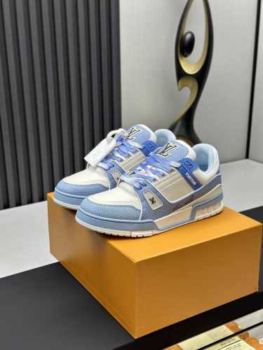 工厂直销 顶级版本 LV-路易威登-经典走秀新款空胶工艺 原版1：1开发复刻！！上脚非常舒适 奢侈用料，做工精细，中底印有欧洲制造英文字母鞋面由意大利进口小牛皮