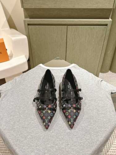 路易威登 225 LV Cruise女鞋 早春新款绝美尖头小跟鞋这一季太让人惊喜了，时尚界久违的极简之美，多巴胺配色毫不费力的优雅风来袭时髦精致绝美穿上就是仙飘
