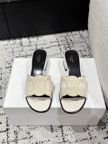 350 celine 赛琳 25/ 早春春夏新品凯旋门罗马 粗跟 拖鞋 非常高级的一款凯旋门设计极具品牌辨识度，超级好看百搭，好少女 鞋面：进口漆皮 内里：进口