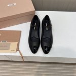 出厂价 Miumiu 缪缪 2024早春新款后空凉鞋 超级仙女 真的好甜再次击中少女心 柔软的鞋子，让所有女生们无法抗拒，越看越上头，让人忍不住穿上翩翩起舞 原