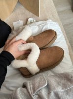 Ugg羊驼毛边雪地靴 柜柜同步 1:1开模定制羊毛靴 鞋底采用轻翼科技大底 轻巧又柔软 溢毛边边温暖又可爱 美到我心巴里了 Size35-40