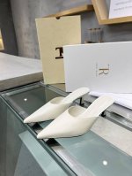 高品质出厂 小众潮牌The row法式简易尖头高跟拖鞋复古气质女王 整个鞋型简约大气，很干净利落又好搭配！日常穿搭、约会聚会等也能轻松驾驭！穿上很显脚瘦，又在视