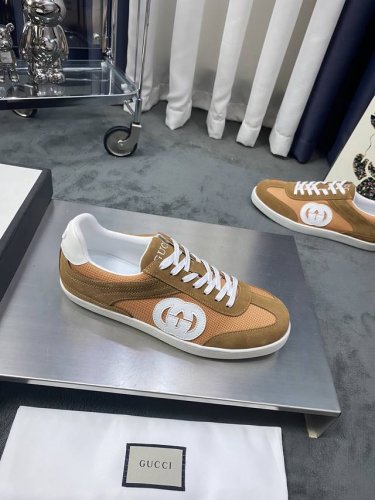 商品商标:Gucci 古奇 休闲鞋正码码数:38-44商品材料:鞋面头层牛皮拼接网布，进口水染羊皮内里垫脚，原版防滑橡胶大底，整体造型浑然天成，重新设计打造的经