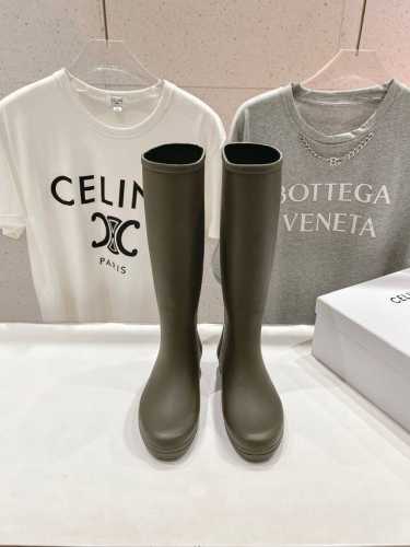 高版本出厂 Celine 赛琳24Ss夏季网红明星爆款雨靴系列 入手一款本季颜值爆表雨靴，国内专柜个位数限量，不是vic完全是拿不到的，我真是太幸运了，真是大爱