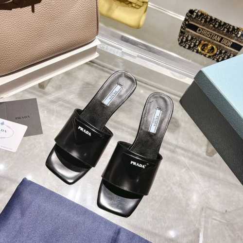 Prada 普拉达 Ss闪亮登场高跟方头拖鞋，三角经典logo标。呈现经典轮廓。不管面对任何场景 主场只属于你！ 面料 :开边珠 羊皮内里，原版意大利真皮大底