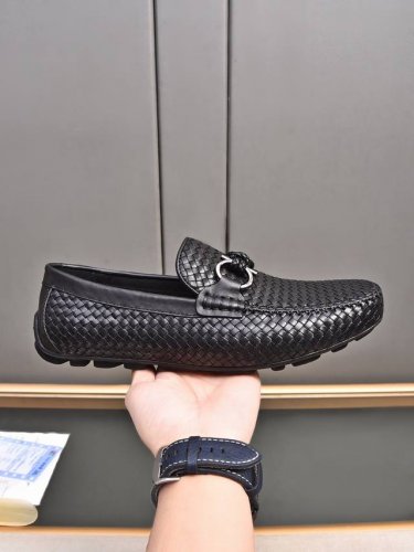 菲拉格慕 高端精品Size：38-44 45定做Bv新品，小牛皮人工编织经典风格与当代时尚气质和谐交融，橡胶鞋底轻便灵活,水染牛里！ 淘宝，天猫，直播首选