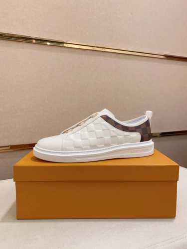 lv 路易威登。最新潮鞋休闲鞋实体店爆款38-44码。 新品春夏季舒适进口定制原版牛皮，独特提花面料元素设计。搭配羊皮内里，Lv原版底，高端包装高品质细节决定品