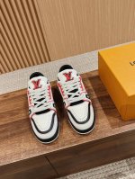 限男码 #路易威登#系列最新运动鞋 品质再次升级、细节超赞 简直不要太好看！官网开售十分钟立刻抢光光的款。 Tpu大底、模具费2W+ 质感媲美原版 垫脚聚米微料