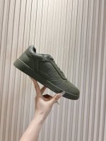 Dior迪奥b27情侣款运动系列 现在市面炒得最火的一款休闲鞋：低帮款，高帮款，情侣款 Aj款没买到的宝宝们可以疯抢这双，因为这两双整体设计都有点相似 M多网红
