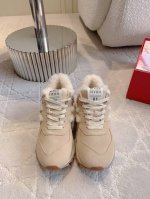 出厂价 Roger Vivie* X New Balance 联名款运动鞋 羊毛内里舒适保暖 简约时尚 上脚超好看 颜值拉满 脚感超级舒适 鞋面牛反绒 内里垫脚