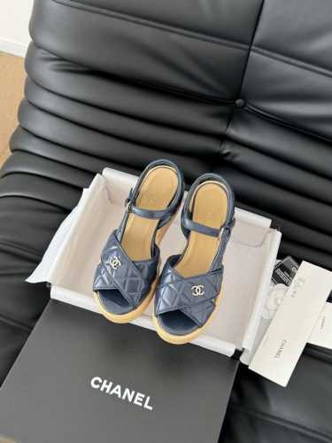 Chanel 25C秀款厚底防水台凉鞋！鞋面羊京，防水台4cm，后跟12cm！上脚后很稳！穿上立马两米八内里垫脚羊皮，原版大底。Size:35-39 40定做