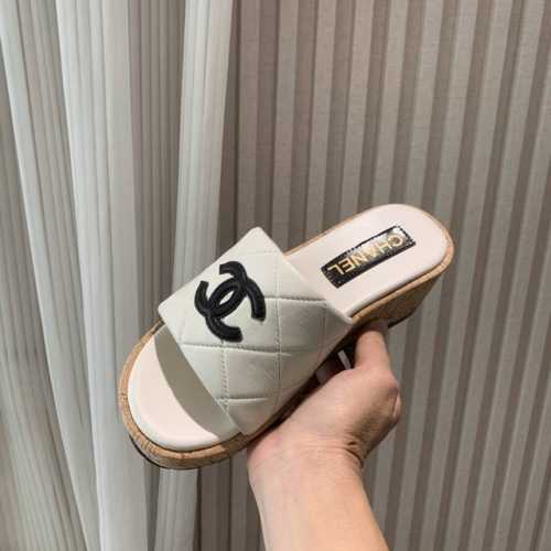p360 chane* ｜小香25P春夏新品 菱格大双C厚底懒人拖鞋 时髦精必入！刷爆时尚圈的超热单品！ 视觉感觉温暖又治愈，脚感一流！ 经典大双C搭配菱格 增