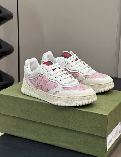 顶级品质 Gucc I Re-Web 新品板鞋 经典版面+Ancora新色 呼声很高的单品 很好穿，配搭指数满分 小牛皮拼接设计，细节满满 情侣size 35-