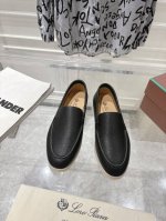 情侣款lp牛皮面系列一脚蹬 秋冬新品发售loro Piana 采用 Wish 羊皮面料制作。鞋面采用独特针织面料制作工艺，全方位一比一复原专柜工艺流程！中底部全
