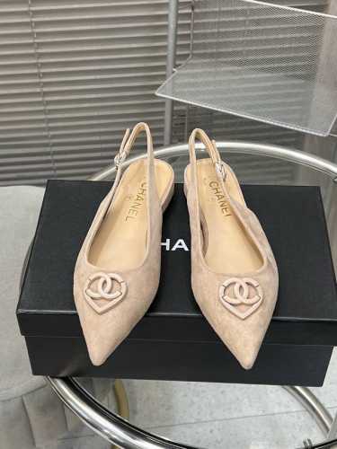 出厂P390 chanel 小香新款爱心尖头单鞋 鞋面：进口羊皮/漆皮面 垫脚：内里羊皮， 原版真皮大底 跟高：1.5Cm size:35-40（40定做）