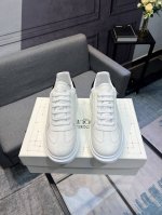 Alexander Mcqueen正品爆拆 1：1顶级麦昆原版皮料白色进口丝绸皮 原版白色鞋盒 布袋手提袋 全套包装、多送一副鞋带！后包工艺采用进口定型机热熔胶