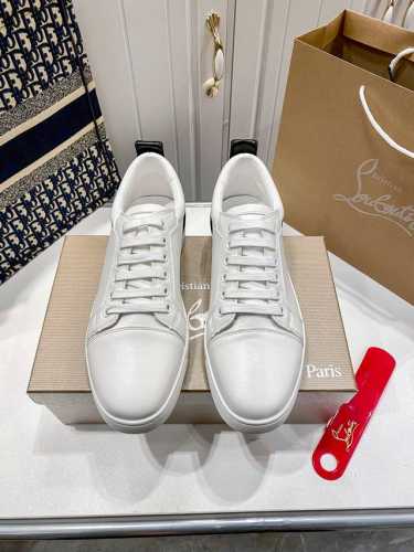 橙子出厂价P ，男码10 定制款 Christian Louboutin Cl低帮板鞋系列 铆钉 水钻 运动鞋休闲鞋红底鞋 情侣款 定做时间较长，请耐心等待！