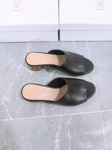 dior /迪奥24S春夏新品 圆跟拖鞋 鞋面采用进口小牛皮 内里垫脚均为羊皮 意大利进口牛皮大底 跟高：4Cm/8Cm 码数：35-39 （40/41/定做）