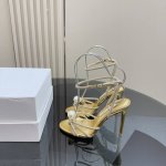厂价 Casadei 卡桑帝25Wf春夏新品 珍珠水钻高跟凉鞋 哪个女人能拒绝如此美艳的高跟鞋 高跟搭配闪耀的水钻 高级又性感！ 无论日常出行还是宴会邀约 它无