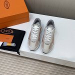 出厂价 顶级品质 Tods 托德斯~~ 代购级品质 最新情侣款豆豆底运动鞋；老爹鞋 肖战同款 小红书种草系列~~ 鞋头、后跟、鞋底缀以橡胶豆豆 Gommino，