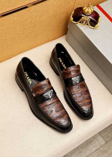 商品商标：Prada 普拉达 休闲皮鞋 正码码数: 38-44 45订制 商品材料：精选 进口头层小牛皮压花鞋面+原版五金扣，进口水染牛皮内里。强烈立体视觉效果