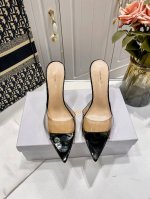 橙子出厂价120 gianvito Rossi 尖头透明Pvc高跟凉鞋 高跟拖 小尖头网纱带钻的设计超酷，经典百搭，随意搭配皆可完美呈现。优雅风格，创造不一样的