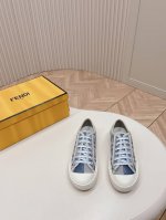 出厂 ，Fendi芬迪2024新款板鞋休闲运动鞋布鞋 经典ff老花面 超好看百搭 内里采用透气布里 轻便 舒适百搭 原版tpu大底 码数：35-40