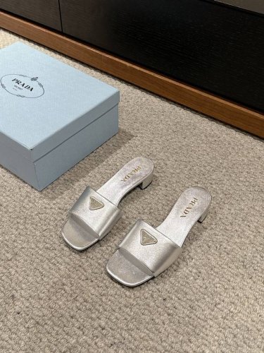 顶级品质 Prada Ss24 New Arrival～ P家2024春夏新品｜三角标拖鞋 鞋面精致 简约大方，兼具优雅与性感 牛皮鞋面 羊皮里垫 意大利真皮大