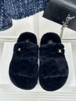 橙子出厂价 Celine 赛琳 秋冬新款 凯旋门厚底懒人毛毛拖鞋 这一季的赛琳又让我重新爱了它一次！ 这季节美鞋太多这款毛拖 真的是让我无法自拔真太可爱了～ 码