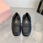 出厂价 MiuMiu 缪缪25ss春夏走秀款，一脚蹬懒人单鞋 芭蕾舞鞋今年最值得入手的单鞋 ！超多网红明星上脚 miumiu今年秋冬确实泰酷辣 秋冬限定款 专柜