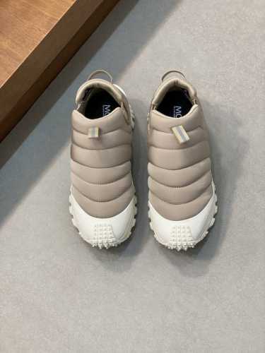 moncler 盟可睐 蒙口 -高端品质 原单 -鞋面：进口防水布 -内里：官方原版内里 -大底：超轻tpu 发泡橡胶： -超高品控 做工精细：凸显 高端 贵气