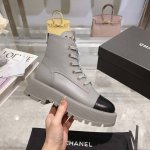 短靴 、单鞋 顶级品质 原版1:1 Chanel 香奈儿 秋冬新品厚底马丁短靴 原版定制字母logo 鞋头双c电绣 无论细节及做工都力求做到和正品零距离 材料