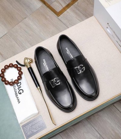 出厂价 原单品质 专柜同步dolce&Gabbana 杜嘉班纳 ～高品质. Dg懒人豆豆皮鞋、众多明星至爱，采用高端进口头层小牛皮拼接设计+牛皮内里 牛皮垫脚，