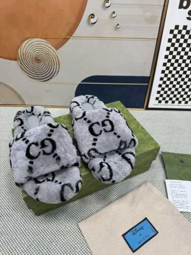 顶级版本 Gucci 古驰最新平底拖鞋 今年夏天为你们多准备几双必备拖鞋，老顾客都反应对这款需求很大！ 专门订制的一批为后续新款做准备的高级羊皮，褶皱面工艺确实