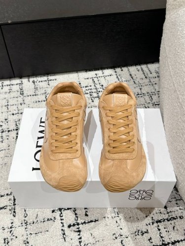 情侣款 顶级版本LOEWE 罗意威 25 最新走秀款 Ballet Runner 2.0. 情侣款 芭蕾 休闲 运动鞋 德训鞋 阿甘鞋原版购入开发 做货 面料对